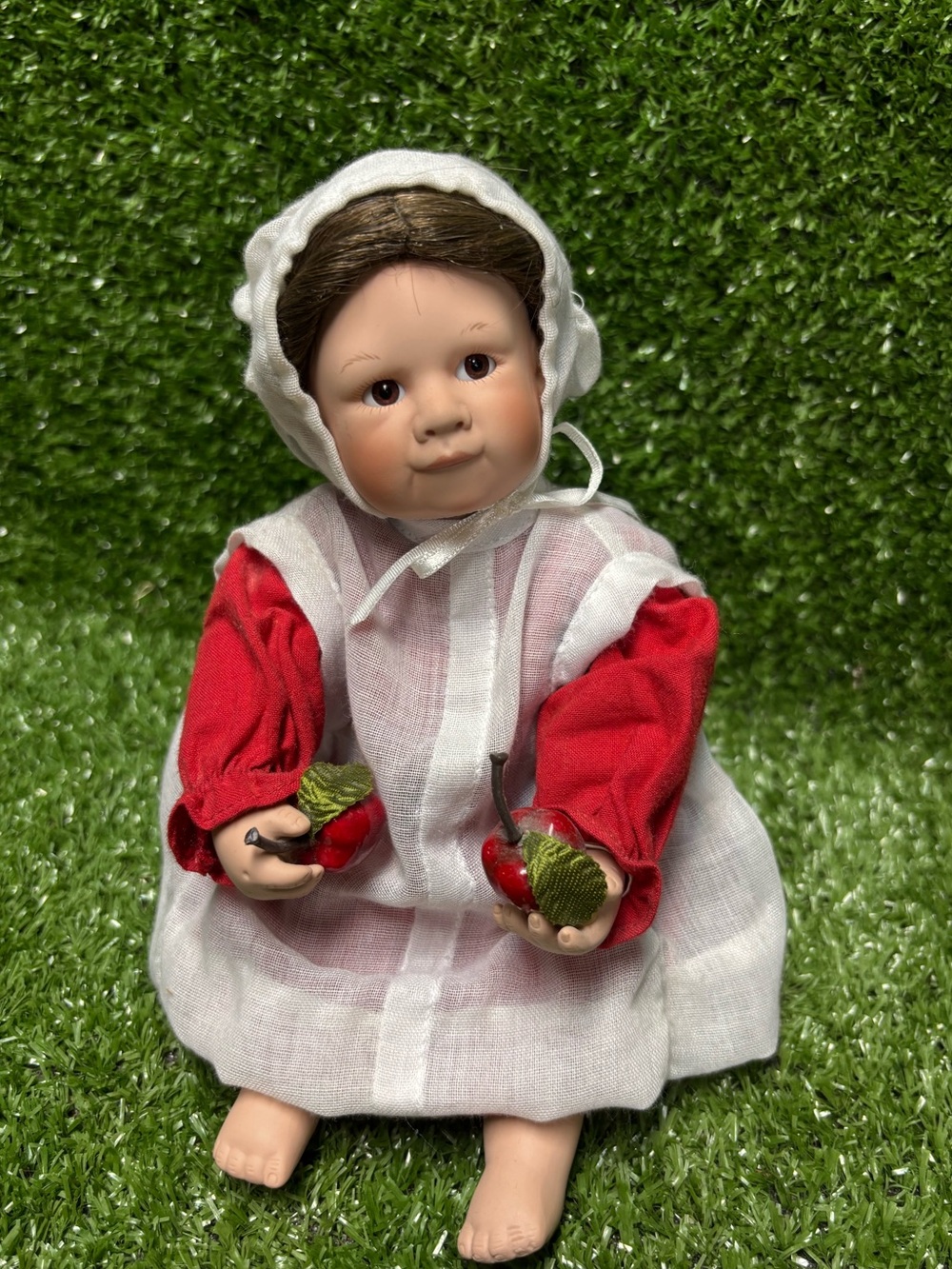 Ashton Drakes “SWEET SENSATIONS” Amish Doll